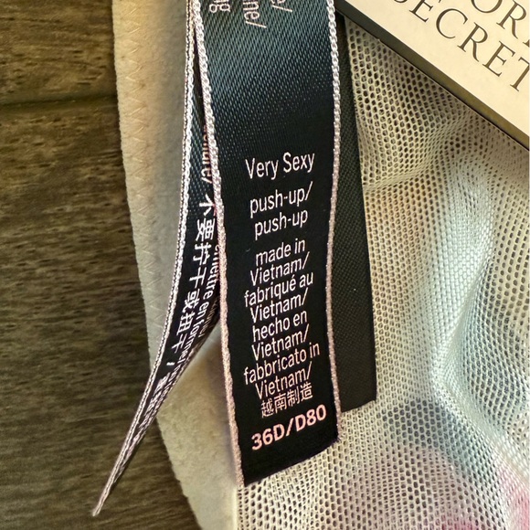 NWT Victoria’s Secret Very Sexy Push Up Bra Pink Floral Design Size 36 D - Picture 6 of 7